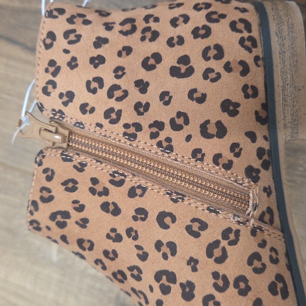 Cat & Jack Tan Leopard Print Boots - Picture 7 of 9
